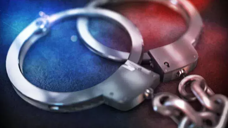 Mumbai:  న్యూ ఇయర్ స్వీట్స్ ఇస్తానంటూ పిలిచి.. ప్రియుడిపై వివాహిత ఘాతుకం