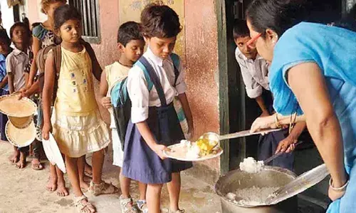 SHOCK: విద్యార్థులను చంపాలని వార్డెన్ హుకుం