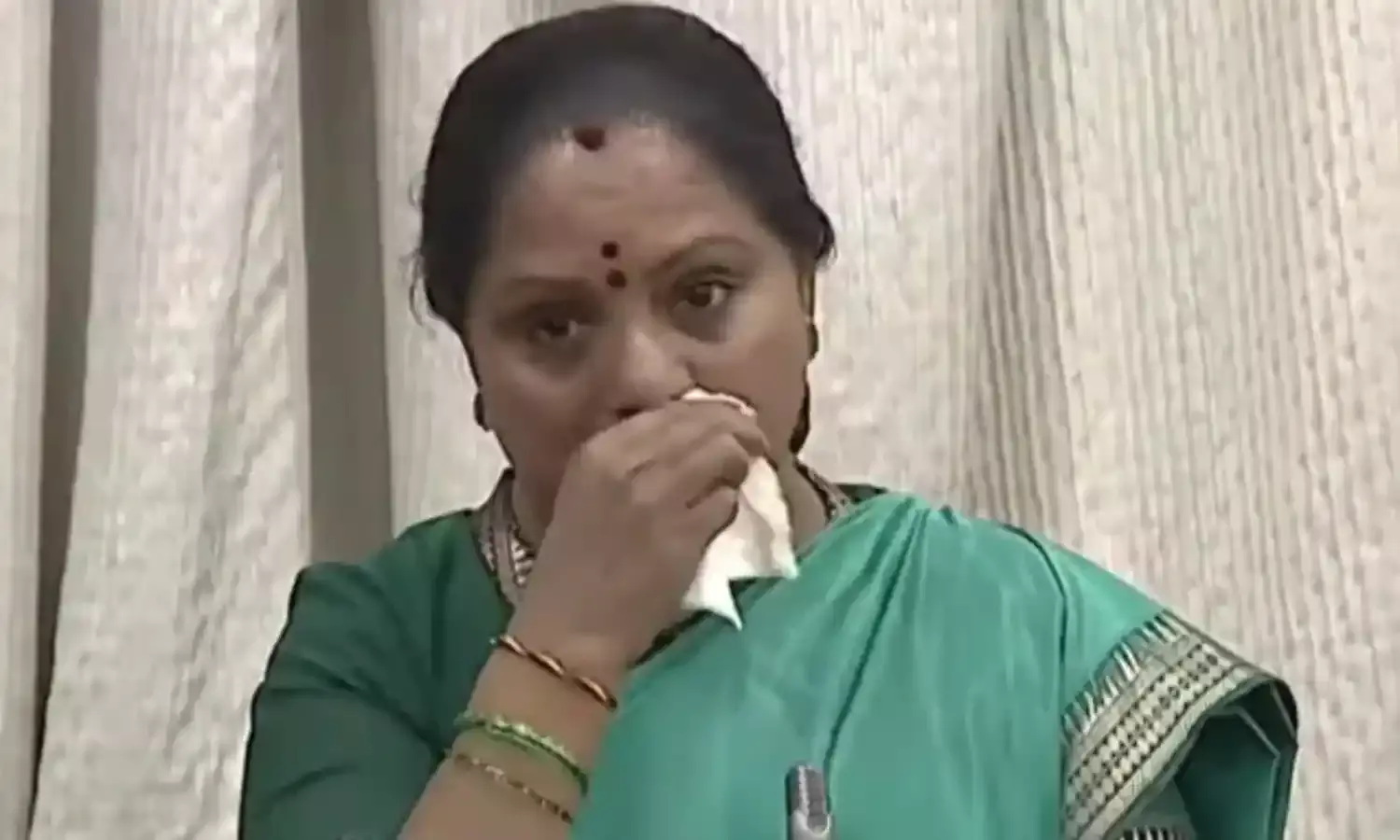 KAVITHA: శాసనమండలిలో కవిత కంటతడి KAVITHA: శాసనమండలిలో కవిత కంటతడి