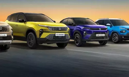 Auto Sales : జీఎస్టీ 2.0 పుణ్యమా అని..ఇంటింటికీ కారు వచ్చేసింది..ఇక గల్లీల్లో ట్రాఫిక్ జామ్ తప్పదా? Auto Sales : జీఎస్టీ 2.0 పుణ్యమా అని..ఇంటింటికీ కారు వచ్చేసింది..ఇక గల్లీల్లో ట్రాఫిక్ జామ్ తప్పదా?