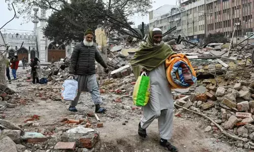 Delhi: రామ్ లీలా మైదానంలో అక్రమ నిర్మాణాలు.. తొలగించాలన్న ఢిల్లీ హైకోర్టు.. Delhi: రామ్ లీలా మైదానంలో అక్రమ నిర్మాణాలు.. తొలగించాలన్న ఢిల్లీ హైకోర్టు..