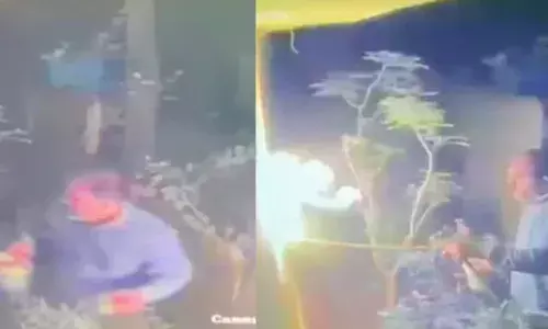 Karnataka: అన్న ఇంటికి నిప్పంటించేందుకు ప్రయత్నించి కాలిపోయిన తమ్ముడు.. Karnataka: అన్న ఇంటికి నిప్పంటించేందుకు ప్రయత్నించి కాలిపోయిన తమ్ముడు..