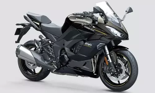 Kawasaki : డిస్కౌంట్ల సునామీ..లక్షల్లో తగ్గిన బైక్ ధరలు..కవాసాకి షోరూంలకు క్యూ కడుతున్న కుర్రాళ్లు.