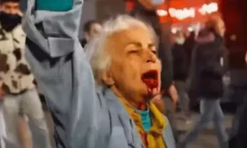 Iran: ఇస్లామిక్ నాయకత్వానికి వ్యతిరేకంగా వృద్ధమహిళ నిరసనలు..