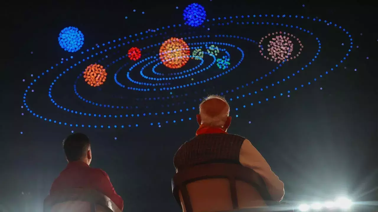 Modi at Somnath : సోమనాథ్ ఆలయంలో ప్రధాని మోడీ ప్రత్యేక పూజలు,అబ్బురపరిచిన డ్రోన్‌ షో