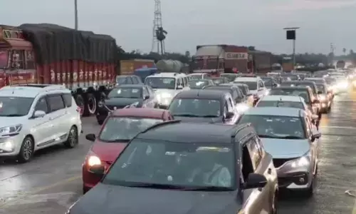 SANKRANTHI: పల్లె బాట పట్టిన పట్టణం