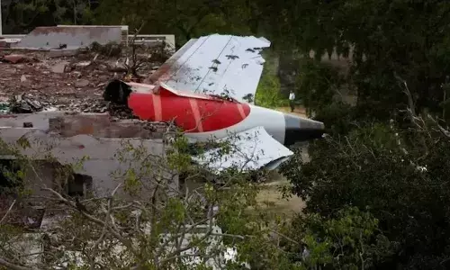 Ahmedabad plane crash: అహ్మదాబాద్ ఎయిరిండియా పైలట్ మేనల్లుడికి నోటీసులు