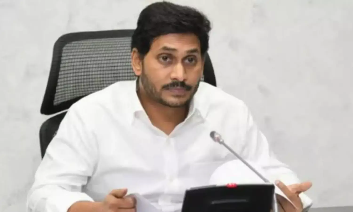 YS Jagan : అధికారం ఉంటే సెట్టింగులు.. నేడు జగన్ ఎక్కడ..?