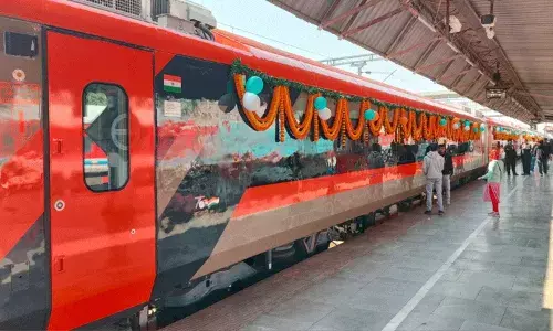 వందే భారత్ లోనూ వదలని చెత్త అలవాట్లు.. స్లీపర్ ప్రారంభించిన కొన్ని గంటల్లోనే..