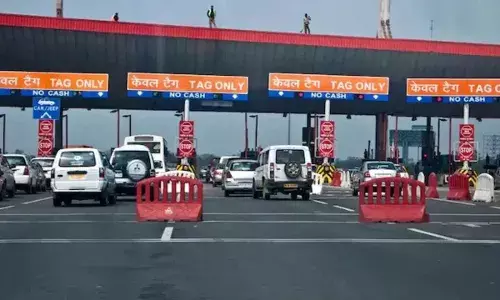 Toll Tax Rules 2026 : ఇక నుంచి టోల్ బాకీ ఉంటే బండి కదలదు..ఆర్టీఓ సేవలకు కేంద్రం కొత్త బ్రేకులు.