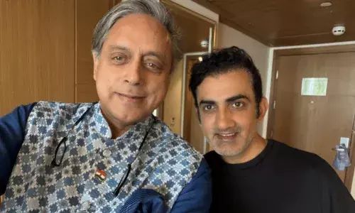 Shashi Tharoor: మరో మారు అధికార పార్టీపై పొగడ్తలు.. కోచ్ గౌతమ్ గంభీర్ తో సెల్ఫీ Shashi Tharoor: మరో మారు అధికార పార్టీపై పొగడ్తలు.. కోచ్ గౌతమ్ గంభీర్ తో సెల్ఫీ