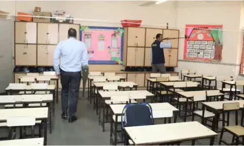 రిపబ్లిక్ డే సమీపిస్తున్న వేళ నోయిడా, అహ్మదాబాద్ స్కూల్స్ కు బాంబు బెదిరింపు.. రిపబ్లిక్ డే సమీపిస్తున్న వేళ నోయిడా, అహ్మదాబాద్ స్కూల్స్ కు బాంబు బెదిరింపు..