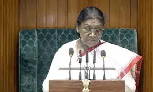 Lok Sabha: పార్లమెంట్ బడ్జెట్ సమావేశాలు ప్రారంభం.. రాష్ట్రపతి ప్రసంగంతో Lok Sabha: పార్లమెంట్ బడ్జెట్ సమావేశాలు ప్రారంభం.. రాష్ట్రపతి ప్రసంగంతో