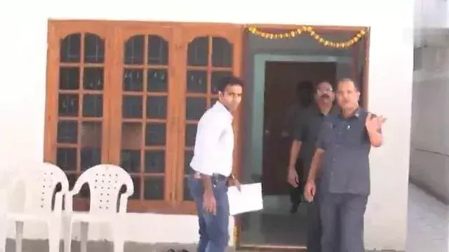 KCR: కేసీఆర్ నివాసానికి మరోసారి వచ్చిన పోలీసులు