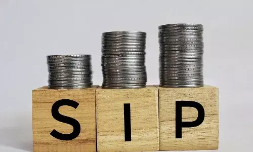 SIP : ఎస్ఐపీ ఆపుతున్నారా? జాగ్రత్త.. మీరు చేసే ఆ చిన్న పొరపాటుకు కోటిన్నర నష్టం. SIP : ఎస్ఐపీ ఆపుతున్నారా? జాగ్రత్త.. మీరు చేసే ఆ చిన్న పొరపాటుకు కోటిన్నర నష్టం.