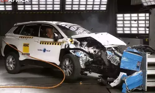 Toyota Corolla : పేరు గొప్ప..ఊరు దిబ్బ..టయోటా కొత్త కారు టెస్ట్ రిజల్ట్స్ చూస్తే షాకవ్వాల్సిందే. Toyota Corolla : పేరు గొప్ప..ఊరు దిబ్బ..టయోటా కొత్త కారు టెస్ట్ రిజల్ట్స్ చూస్తే షాకవ్వాల్సిందే.