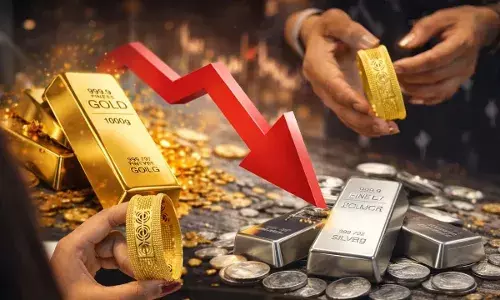 Gold Price : పసిడి ప్రియులకు గుడ్ న్యూస్..ఒక్కరోజే రూ.24,000 తగ్గిన వెండి..అదే దారిలో బంగారం.