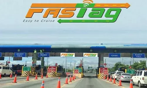 FASTag : 18 లక్షల ఫాస్టాగ్ బాధితులు.. తప్పుడు టోల్ వసూలుపై NHAI సంచలన లెక్కలు. FASTag : 18 లక్షల ఫాస్టాగ్ బాధితులు.. తప్పుడు టోల్ వసూలుపై NHAI సంచలన లెక్కలు.