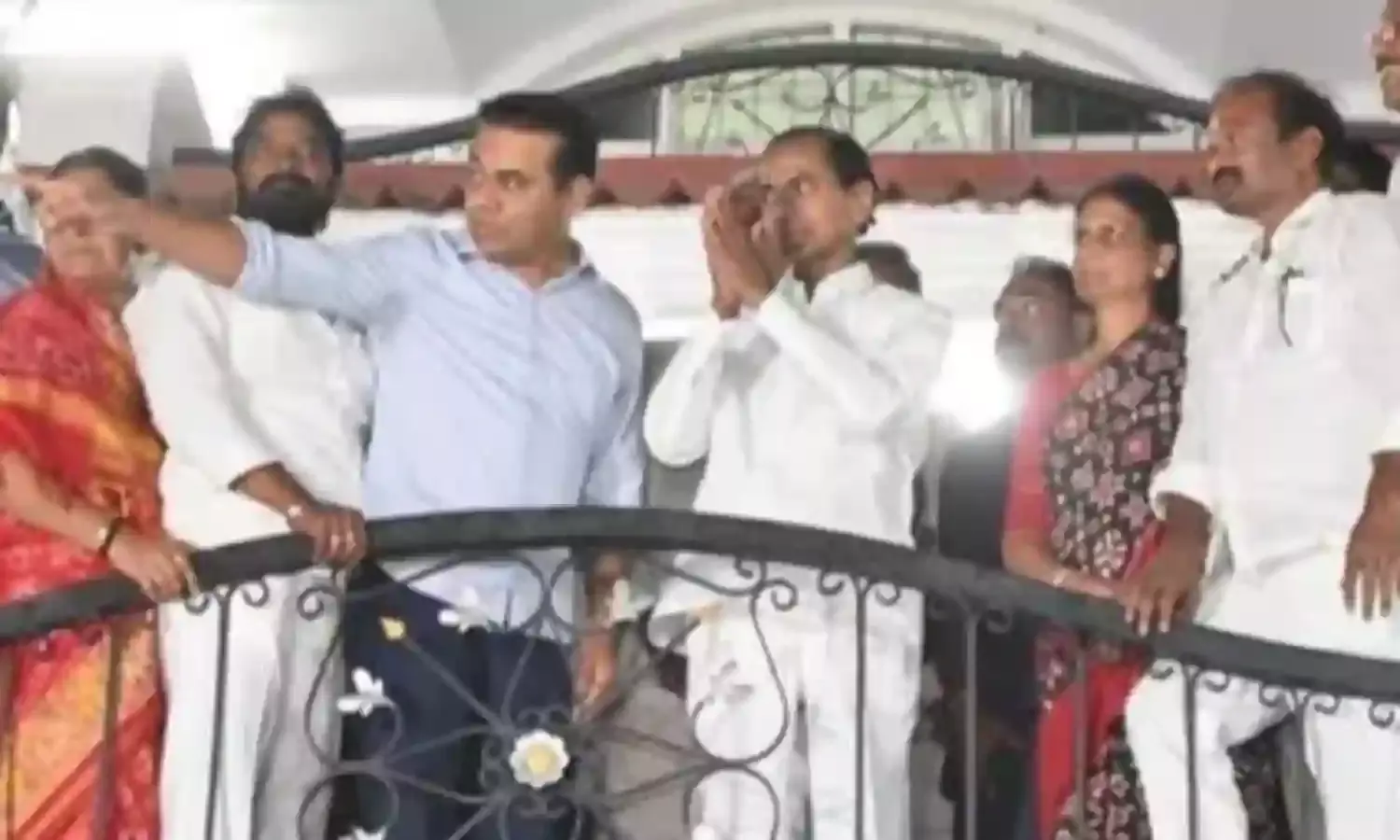 KCR:  జై కేసీఆర్ నినాదాలతో దద్దరిల్లిన నందీనగర్