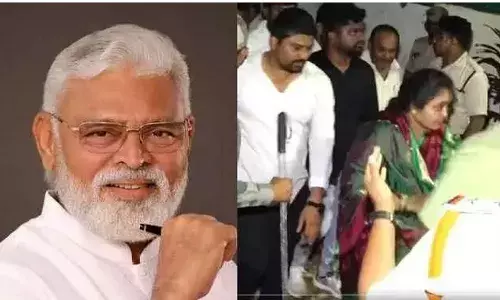 AMBATI: అంబటిపై మూడు కేసులు.. ఇంటికి నిప్పు AMBATI: అంబటిపై మూడు కేసులు.. ఇంటికి నిప్పు