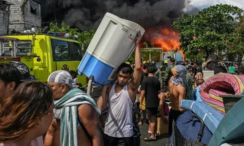 ఫిలిప్పీన్స్‌లోని బొంగావోలో అర్ధరాత్రి మంటలు: 1,000 కి పైగా ఇళ్లు దగ్ధం