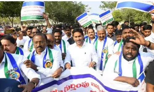 YCP: 11 వ తేదీ.. 11 మంది ఎమ్మెల్యేలు... 11 నిమిషాల్లో వెళ్లిపోయారు