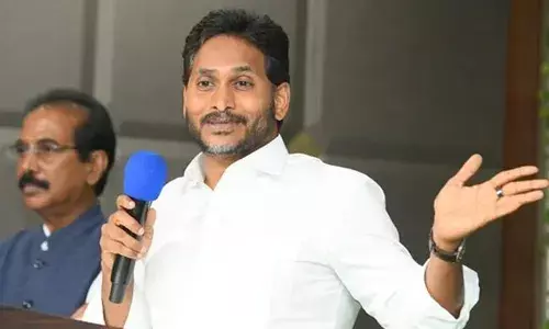 ప్లకార్డులేనా.. చర్చలు లేవా జగన్..?