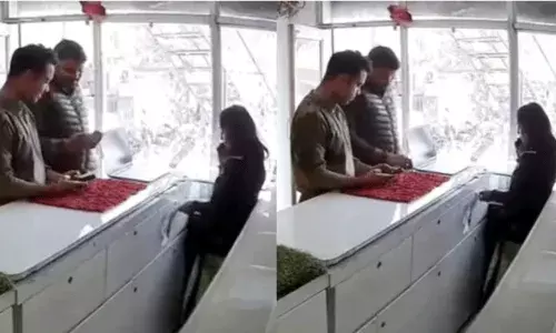 Lucknow: దొంగలు పడితే పోలీసులకు చెబుతాం.. కానీ పోలీసే దొంగైతే