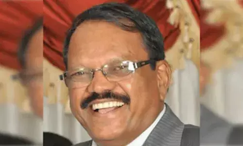 Bangalore: KFCC సమావేశంలో కుప్పకూలిన దర్శకుడు.. గుండెపోటుతో మృతి Bangalore: KFCC సమావేశంలో కుప్పకూలిన దర్శకుడు.. గుండెపోటుతో మృతి