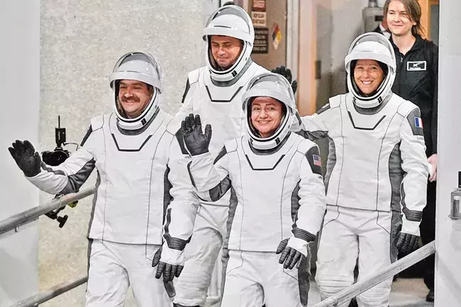 NASA: ఐఎస్‌ఎస్‌కు నలుగురు కొత్త వ్యోమగాములు..