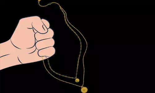 Hyderabad: జూబ్లీహిల్స్‌లో చెయిన్ స్నాచింగ్.. టెక్కీ బంగారు గొలుసు లాక్కున్న మహిళ