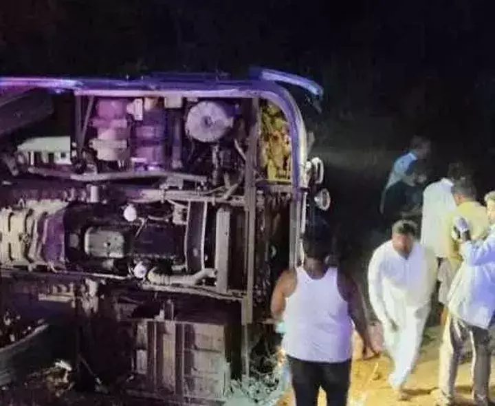 BREAKING: ఘోర ప్రమాదం.. ఆర్టీసీ బస్సు బోల్తా