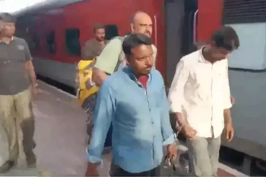 ISI:తమిళనాడు, బెంగాల్లలో ఐఎస్ఐ కుట్ర భగ్నం.. 8 మంది ఉగ్రవాదుల అరెస్ట్! ISI:తమిళనాడు, బెంగాల్లలో ఐఎస్ఐ కుట్ర భగ్నం.. 8 మంది ఉగ్రవాదుల అరెస్ట్!