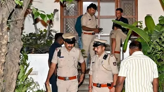 Jodhpur Sisters: పెళ్లికి కొన్ని గంటల ముందే ఇద్దరు అక్కాచెల్లెళ్ల ఆత్మహత్య Jodhpur Sisters: పెళ్లికి కొన్ని గంటల ముందే ఇద్దరు అక్కాచెల్లెళ్ల ఆత్మహత్య