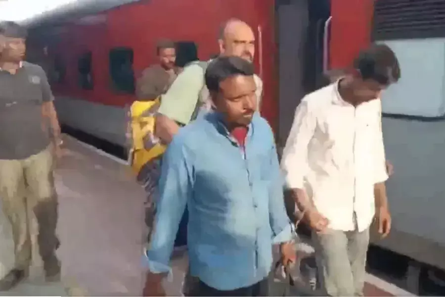 ISI:తమిళనాడు, బెంగాల్లలో ఐఎస్ఐ కుట్ర భగ్నం.. 8 మంది ఉగ్రవాదుల అరెస్ట్! ISI:తమిళనాడు, బెంగాల్లలో ఐఎస్ఐ కుట్ర భగ్నం.. 8 మంది ఉగ్రవాదుల అరెస్ట్!