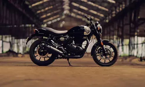 Royal Enfield Hunter 350 : లీటరుకు 36 కిలోమీటర్ల మైలేజీ.. రూ. 1.37 లక్షలకే రాయల్ ఎన్ఫీల్డ్ హంటర్ 350. Royal Enfield Hunter 350 : లీటరుకు 36 కిలోమీటర్ల మైలేజీ.. రూ. 1.37 లక్షలకే రాయల్ ఎన్ఫీల్డ్ హంటర్ 350.