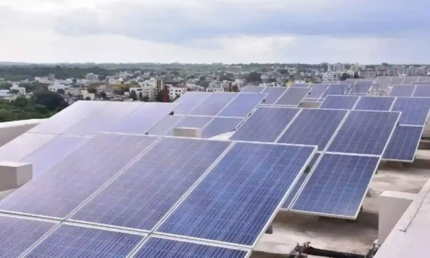 Trump Solar Tariff : సుప్రీంకోర్టు తీర్పు వచ్చినా తగ్గని ట్రంప్...సోలార్ ప్యానెళ్లపై 126 శాతం పన్ను బాదుడు. Trump Solar Tariff : సుప్రీంకోర్టు తీర్పు వచ్చినా తగ్గని ట్రంప్...సోలార్ ప్యానెళ్లపై 126 శాతం పన్ను బాదుడు.