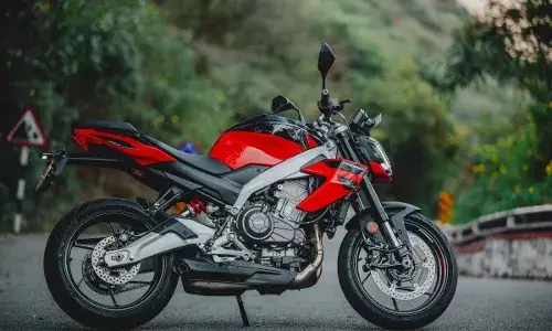 Aprilia : రోడ్లపై రచ్చ చేసేందుకు వచ్చేసిన అప్రిలియా తువొనో 457.. ఫీచర్లు చూస్తే మైండ్ బ్లాక్ అవ్వాల్సిందే!