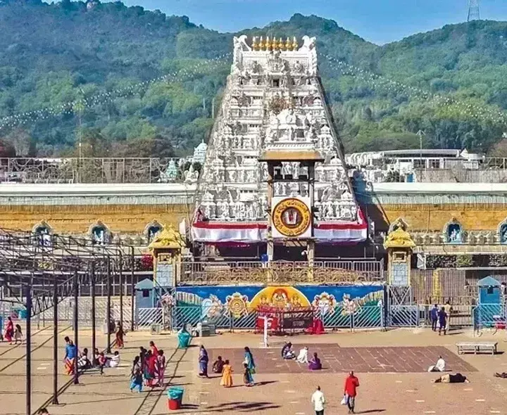 TIRUMALA: శ్రీవారి సర్వదర్శనానికి 18 గంటలు