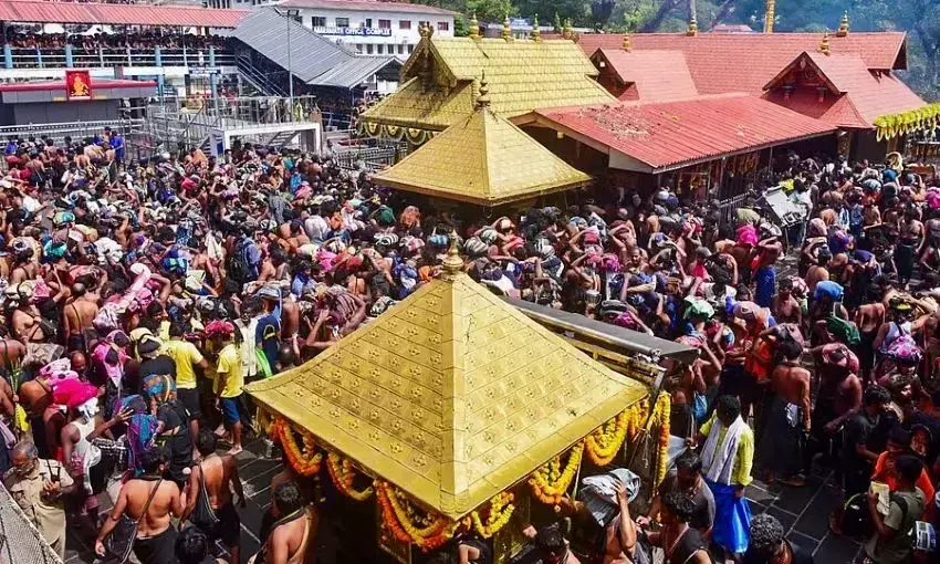 Sabarimala: శబరిమలలో మహిళల ప్రవేశంపై మళ్లీ న్యాయపోరాటం.. Sabarimala: శబరిమలలో మహిళల ప్రవేశంపై మళ్లీ న్యాయపోరాటం..