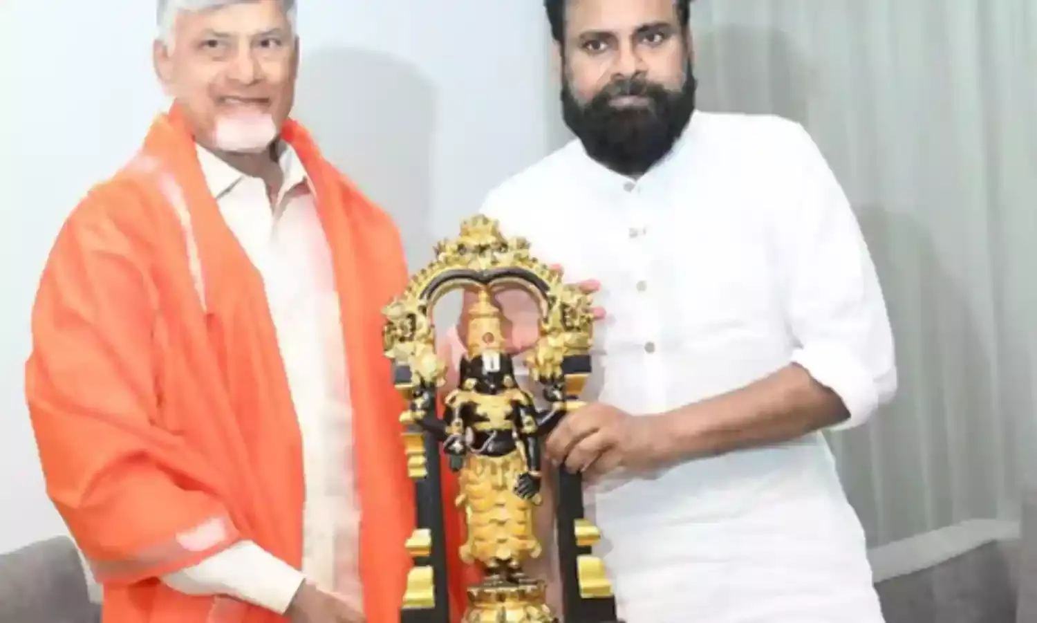 AP: సీఎం చంద్రబాబుతో పవన్ కీలక చర్చలు AP: సీఎం చంద్రబాబుతో పవన్ కీలక చర్చలు