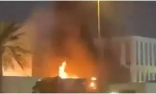 Dubai Drone Attack: దుబాయ్ అమెరికా కాన్సులేట్ సమీపంలో పేలుడు.. Dubai Drone Attack: దుబాయ్ అమెరికా కాన్సులేట్ సమీపంలో పేలుడు..