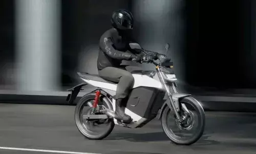 Ola Roadster : 8 ఏళ్ల వారంటీ, రూ.20,000 క్యాష్‌బ్యాక్.. ఓలా ఎలక్ట్రిక్ వాహనాలపై పండుగ సంబరం.