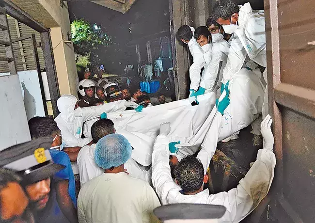 Submarine Attack: శ్రీలంక తీరంలో ఇరాన్ యుద్ధనౌకను ముంచేసిన అమెరికా, 87 మంది సిబ్బంది మృతి Submarine Attack: శ్రీలంక తీరంలో ఇరాన్ యుద్ధనౌకను ముంచేసిన అమెరికా, 87 మంది సిబ్బంది మృతి