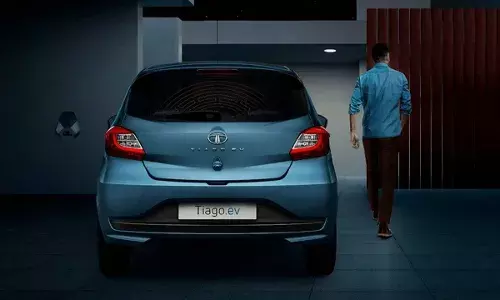 Tata Tiago EV : బడ్జెట్ ఈవీలో సన్‌రూఫ్? టాటా టియాగో ఈవీ 2026 మోడల్ అదిరిపోయే అప్‌డేట్స్.