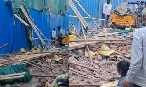 HYD: భవనంపై నుంచి పడి నలుగురు కార్మికులు మృతి
