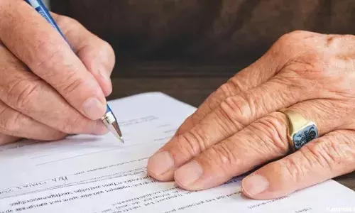 Legal Validity of Will : సాదా కాగితంపై రాసిన వీలునామా చెల్లుతుందా? చట్టం ఏం చెబుతోంది?