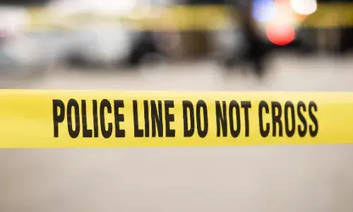 Ballari  : నిద్రిస్తున్న విద్యార్థులపై కత్తి, రాడ్లతో దాడి.. ఒకరు మృతి,