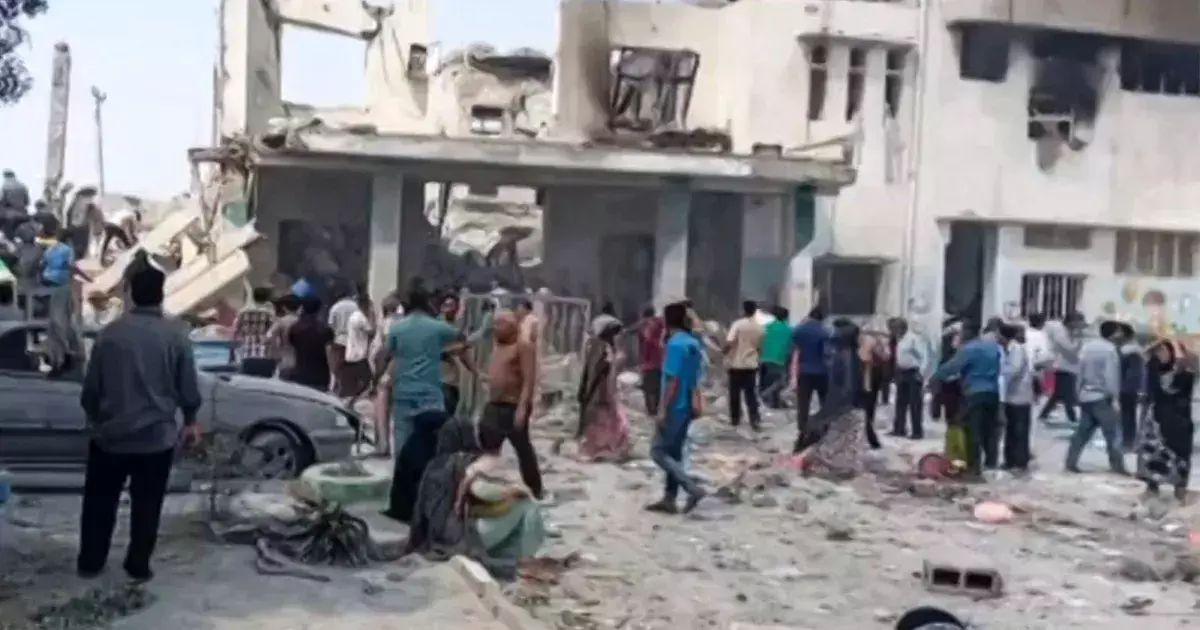 Iran school attack: ఇరాన్ స్కూల్పై అమెరికా క్షిపణి దాడి, న్యూయార్క్ టైమ్స్ పరిశోధనలో వెలుగులోకి వచ్చిన నిజాలు Iran school attack: ఇరాన్ స్కూల్పై అమెరికా క్షిపణి దాడి, న్యూయార్క్ టైమ్స్ పరిశోధనలో వెలుగులోకి వచ్చిన నిజాలు