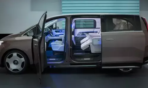 Mercedes-Benz VLE: మెర్సిడెజ్ నుంచి లగ్జరీ ఎలక్ట్రిక్ వ్యాన్.. 700 కి.మీ రేంజ్.. లోపల చూస్తే కళ్లు చెదరాల్సిందే.